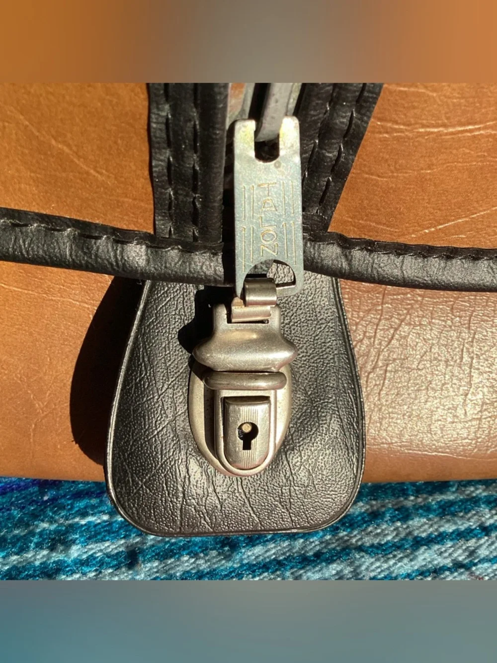 Vintage leather travel duffel bag with talon zippers - Picture 11 of 11